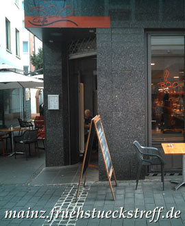 Café B20 in Mainz. © 2025 by Klaus Schultheis