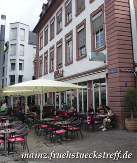Café Extrablatt Mainz Schillerplatz. © 2025 by Klaus Schultheis